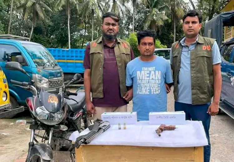ভোরের আলো ফোটার আগেই ডিবির জালে অস্ত্র ও গুলিসহ দুর্ধর্ষ কারবারি আটক