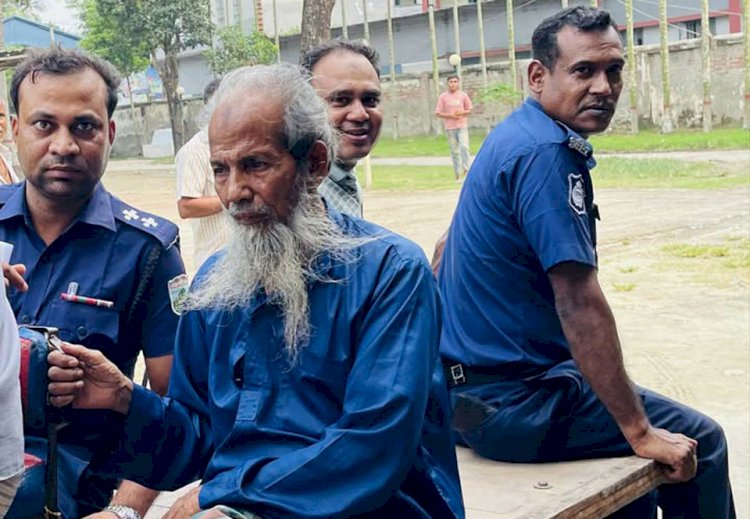 নওগাঁর রানীনগরে তৃতীয় শ্রনীর ছাত্রীর ধর্ষন চেষ্টার অভিযোগে ৭০বছরের এক বৃদ্ধকে গ্রেফতার
