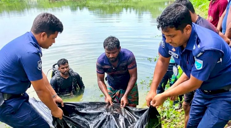 নওগাঁর নিয়ামতপুর ছাতড়া গরুহাটি পাশ্ববর্তী একটি পুকুর থেকে মুহিদুল নামে এক ব্যবসায়ীর মরদেহ উদ্ধার