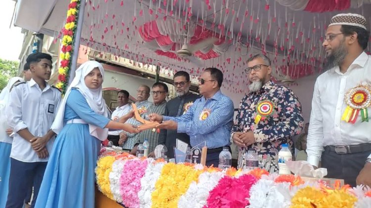 দুলালপুর চন্দ্রমনি উচ্চ বিদ্যালয়ে বিজ্ঞান মেলা ও কৃতি শিক্ষার্থী সংবর্ধণা অনুষ্ঠিত