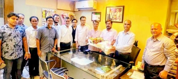 ঢাকায় পেশাজীবী দলের প্রতিষ্ঠাতা সভাপতি আরিফুল ইসলাম জিয়ার সাথে ব্যারিস্টার রোকনুজ্জামানের সৌজন্য সাক্ষাৎ : সাংগঠনিক কার্যক্রম ও সমসাময়িক রাজনৈতিক বিষয় নিয়ে মতবিনিময়