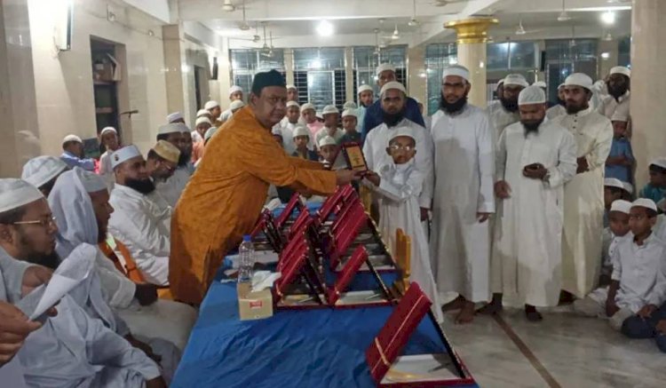 ময়মনসিংহে ঈশ্বরগঞ্জ উপজেলা কর্তৃক আয়োজিত, জাতীয় হিফফুজুল কুরআন প্রতিযোগিতায় কুরআনের পাখিদের মাঝে পুরষ্কার বিতরণ