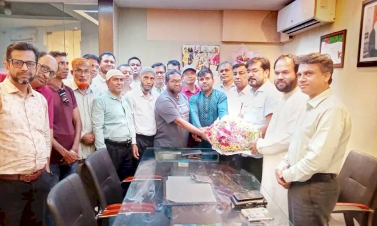 ঢাকায় পেশাজীবী দলের মহানগর উত্তর নেতৃবৃন্দের সাথে কেন্দ্রীয় নেতাদের মতবিনিময় : সাংগঠনিক কার্যক্রম জোরদার ও ডেঙ্গু প্রতিরোধে জনসচেতনতা সৃষ্টির উপর গুরুত্বারোপ