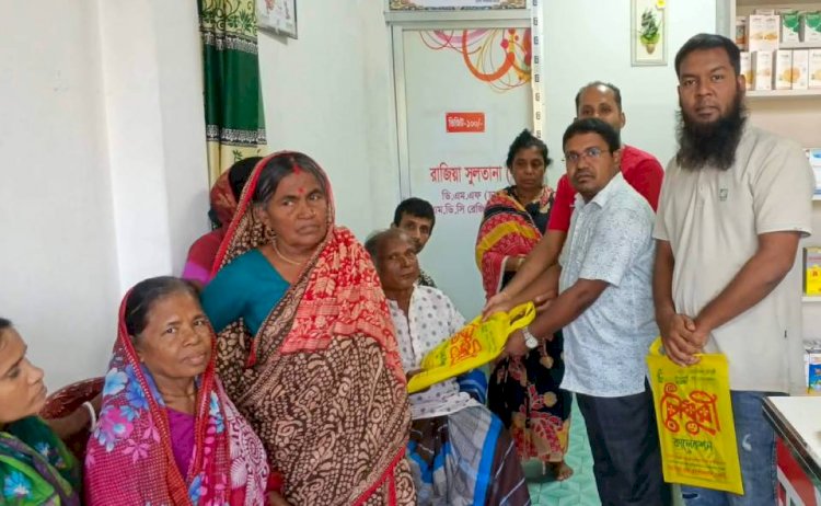 ‎বালিয়াকান্দিতে স্বপ্নছোঁয়া ফাউন্ডেশনের উদ্যোগে শারদীয় উৎসব উপলক্ষে বস্ত্র বিতরণ