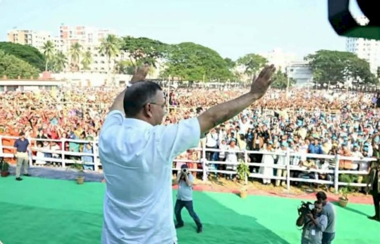প্রধানমন্ত্রী রাজশাহীতে আখ চাষিদের প্রণোদনা দিলেন
