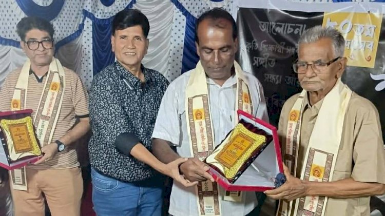 বৃহত্তর পাঁজিয়া সার্বজনীন দুর্গা মন্দিরে দায়িত্ব পালনকারী ১৬ জন পেলেন স্মারক সম্মাননা