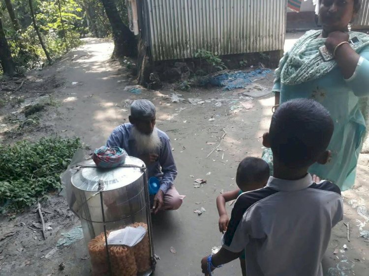 স্বল্প আয়েও কীভাবে সুখী জীবন কাটানো যায়, উদাহরণ সৃষ্টি করলেন কুমিল্লার খালেক মিয়া